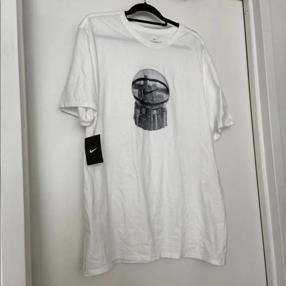 Nike Men's Graphic Tee Size XXL